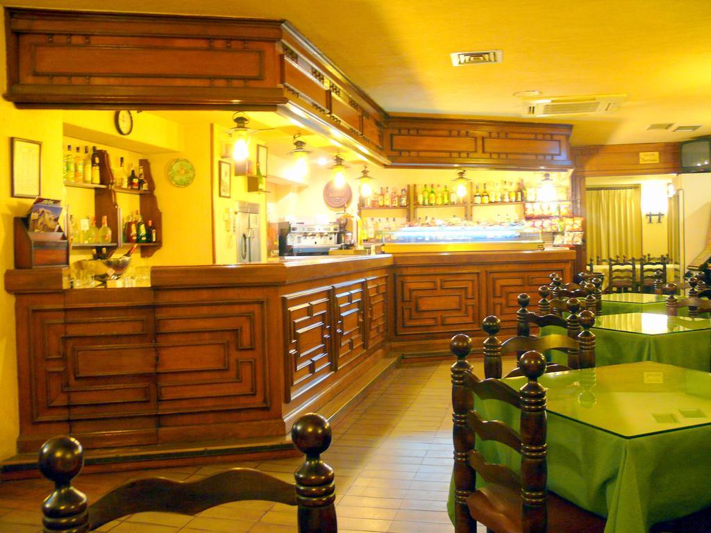 Hotel Restaurante Las Galias Zuera Restauracja zdjęcie