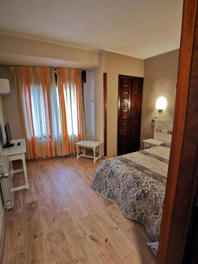 Hotel Restaurante Las Galias Zuera Zewnętrze zdjęcie